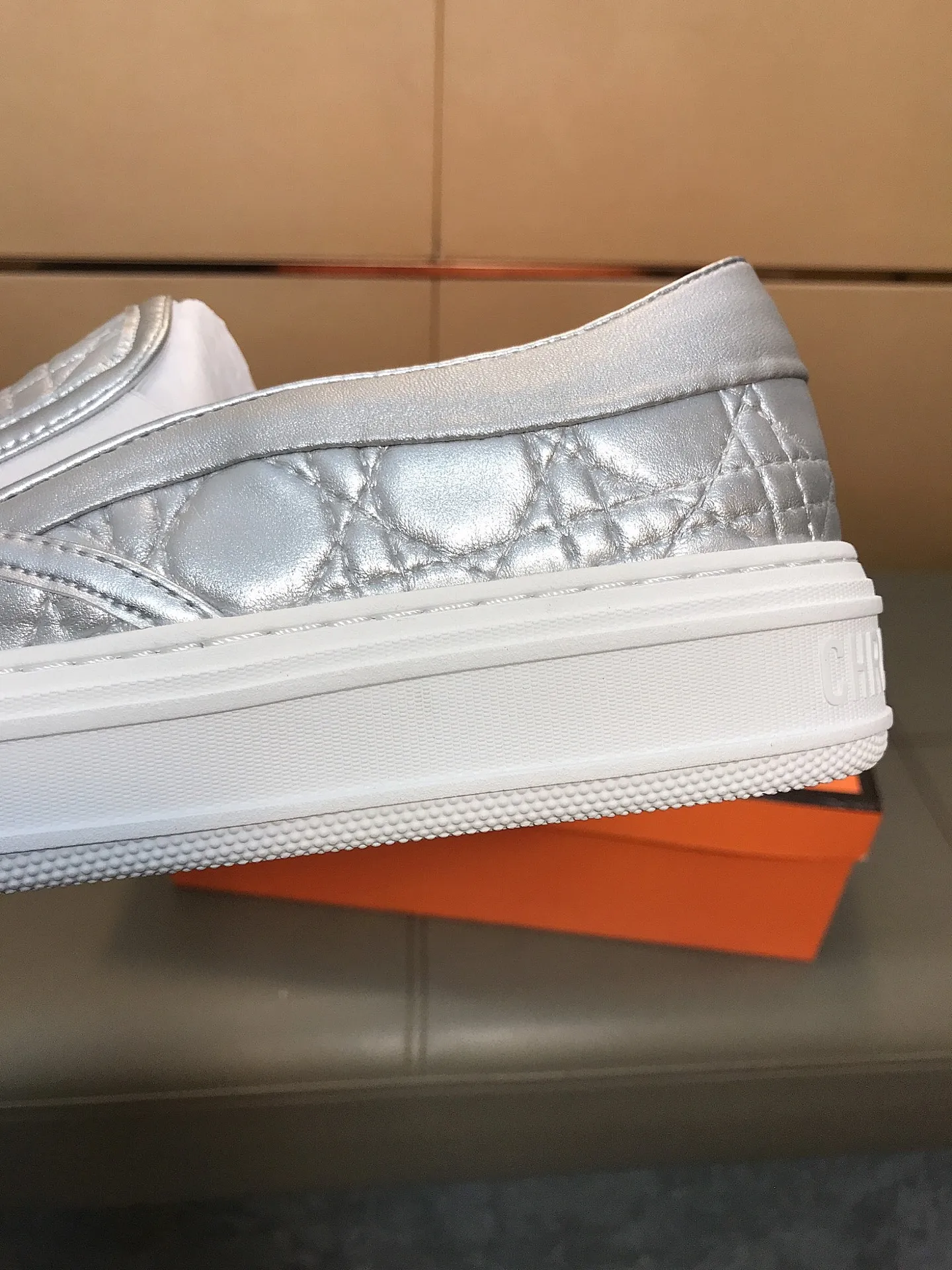 Factory price 400 🔥🔥 (Dior) new men's casual sports shoes 👣 Full of charm, luxury style gentleman's shoes Upper: Made of embossed cowhide imported from Italy, breathable leather lining. Brand wear-resistant soles; with classic logo💋The whole pair of shoes is fashionable and casual without losing high-end style🎈🎈Size: 39-44 (45.46 can be customized)